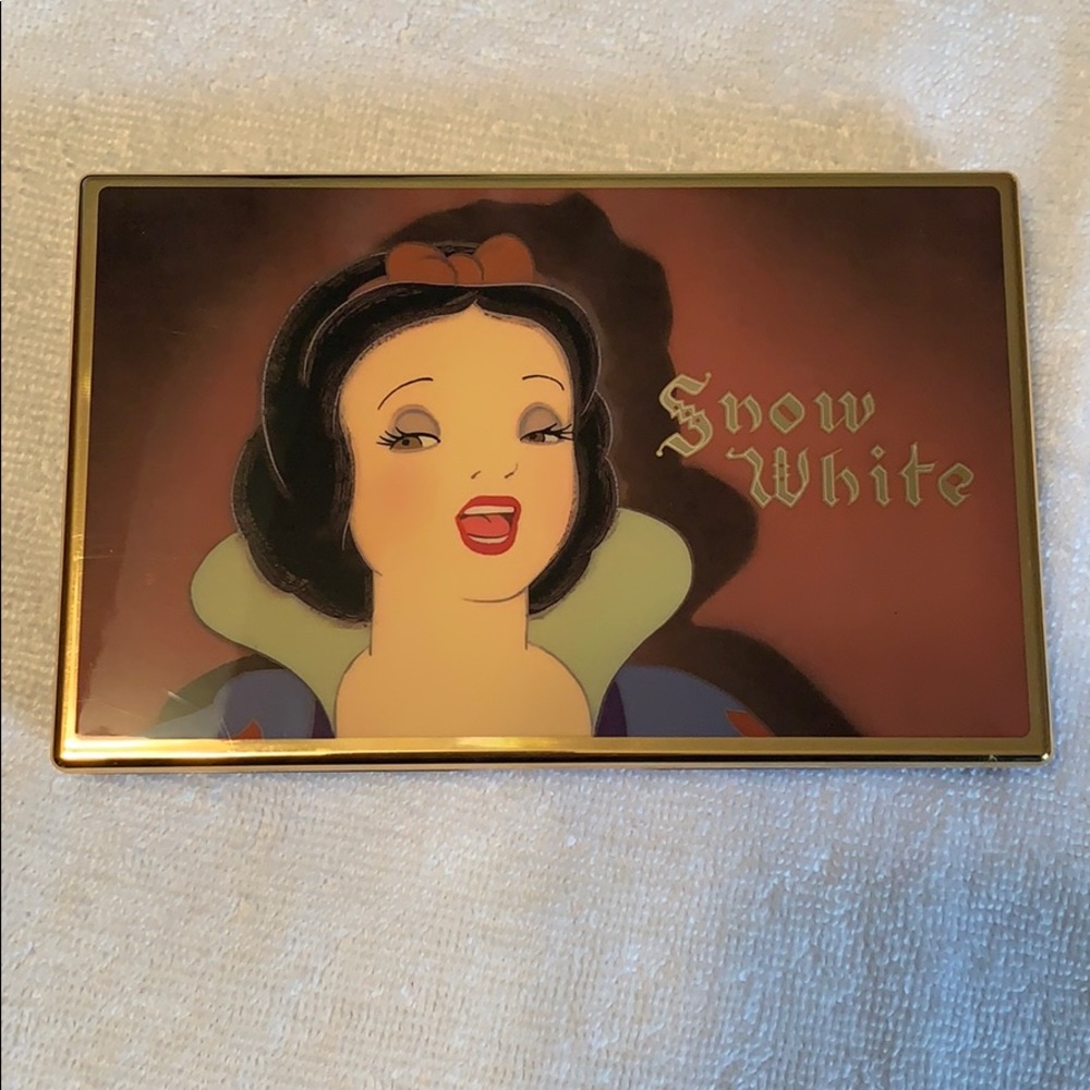 Besame Snow White Keep Singing shadow palette
